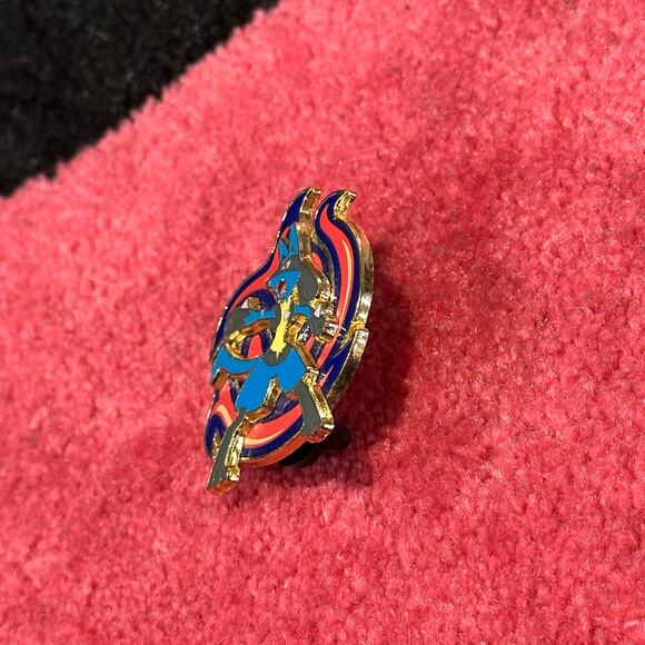 Pokémon TCG: Lucario VSTAR Premium Pin – As Pictured - Picture 3 of 6